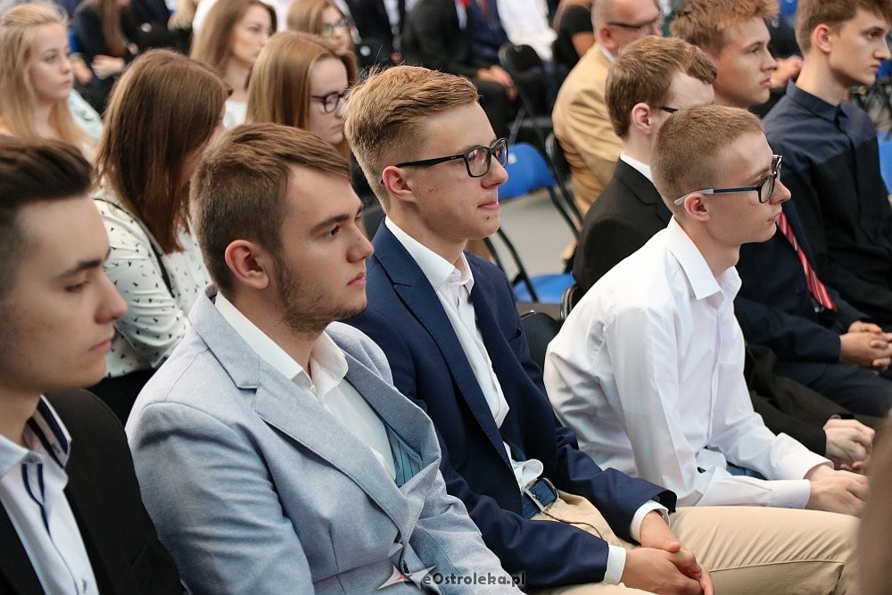 Zakończenie roku szkolnego w II Liceum Ogólnokształcącym w Ostrołęce [22.06.2018] - zdjęcie #18 - eOstroleka.pl
