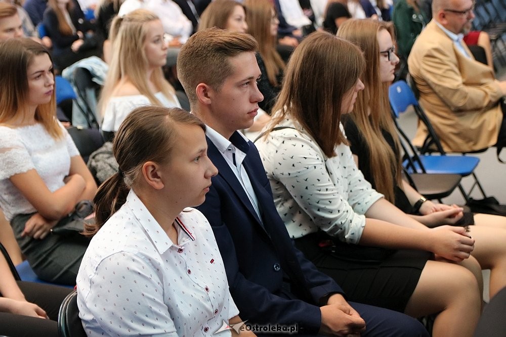 Zakończenie roku szkolnego w II Liceum Ogólnokształcącym w Ostrołęce [22.06.2018] - zdjęcie #19 - eOstroleka.pl
