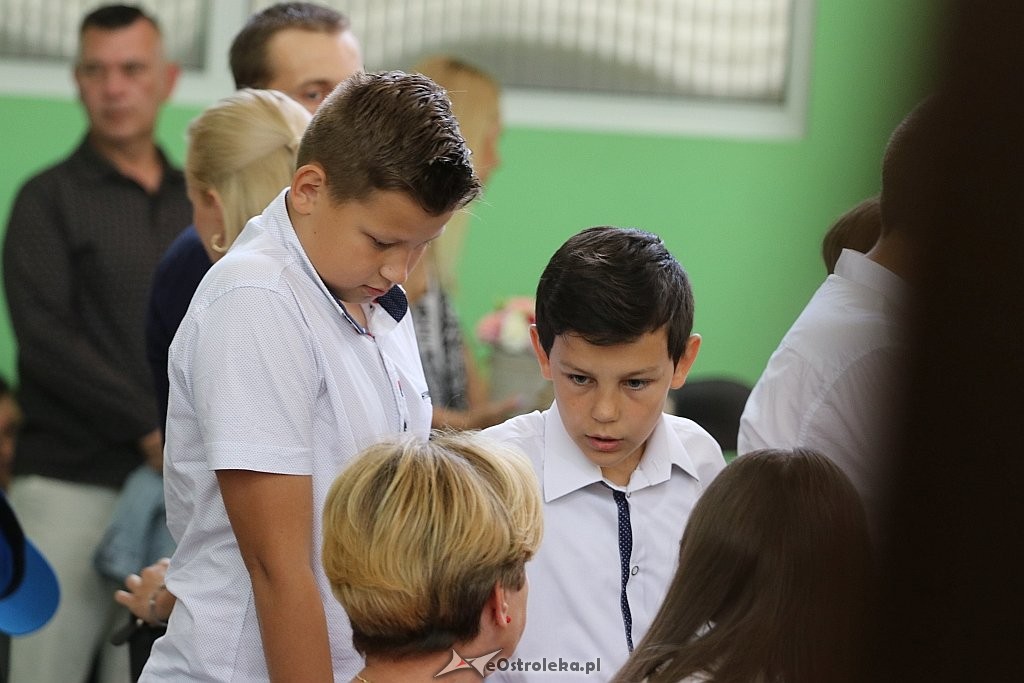Zakończenie roku szkolnego w Szkole Podstawowej nr 2 [22.06.2018] - zdjęcie #10 - eOstroleka.pl