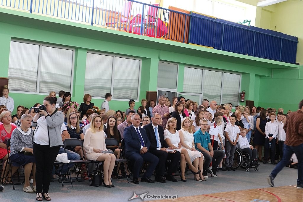 Zakończenie roku szkolnego w Szkole Podstawowej nr 2 [22.06.2018] - zdjęcie #15 - eOstroleka.pl