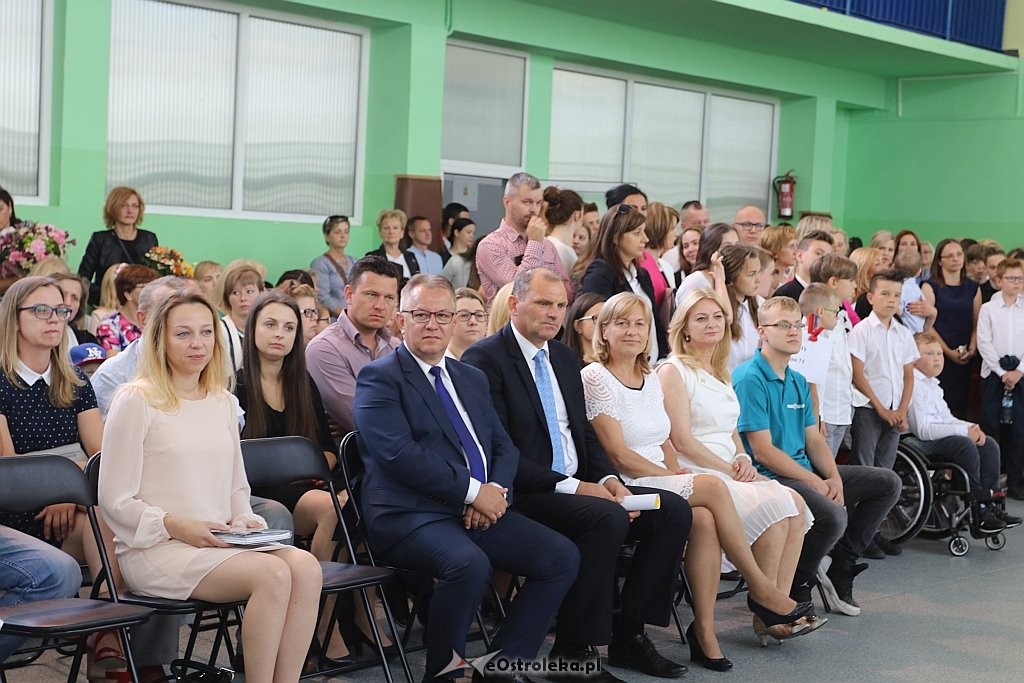 Zakończenie roku szkolnego w Szkole Podstawowej nr 2 [22.06.2018] - zdjęcie #17 - eOstroleka.pl