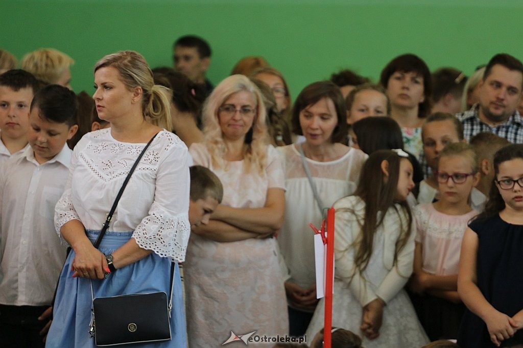 Zakończenie roku szkolnego w Szkole Podstawowej nr 2 [22.06.2018] - zdjęcie #23 - eOstroleka.pl