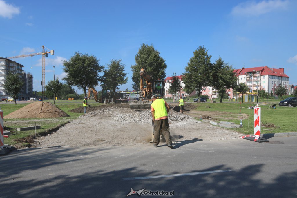 Budowa ronda na alei Jana Pawła II [27.07.2018] - zdjęcie #7 - eOstroleka.pl