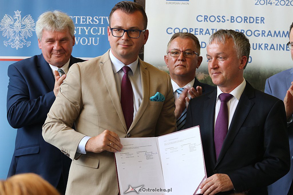 Podpisanie umowy na multicentrum przy Dworcu PKP [23.08.2018] - zdjęcie #34 - eOstroleka.pl
