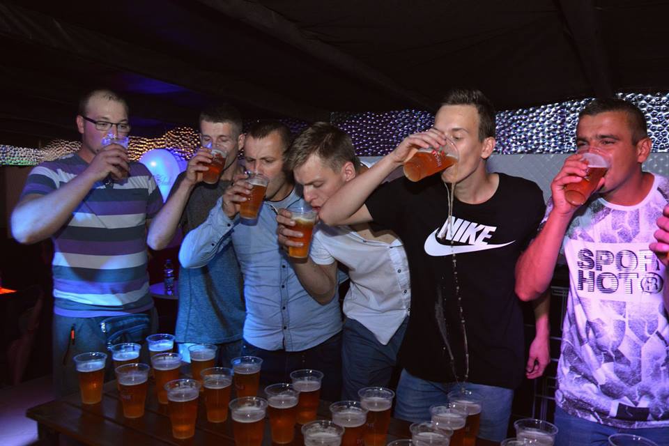 Zawody w piciu piwa w Clubie Ibiza Zalesie [19.08.2018] - zdjęcie #23 - eOstroleka.pl