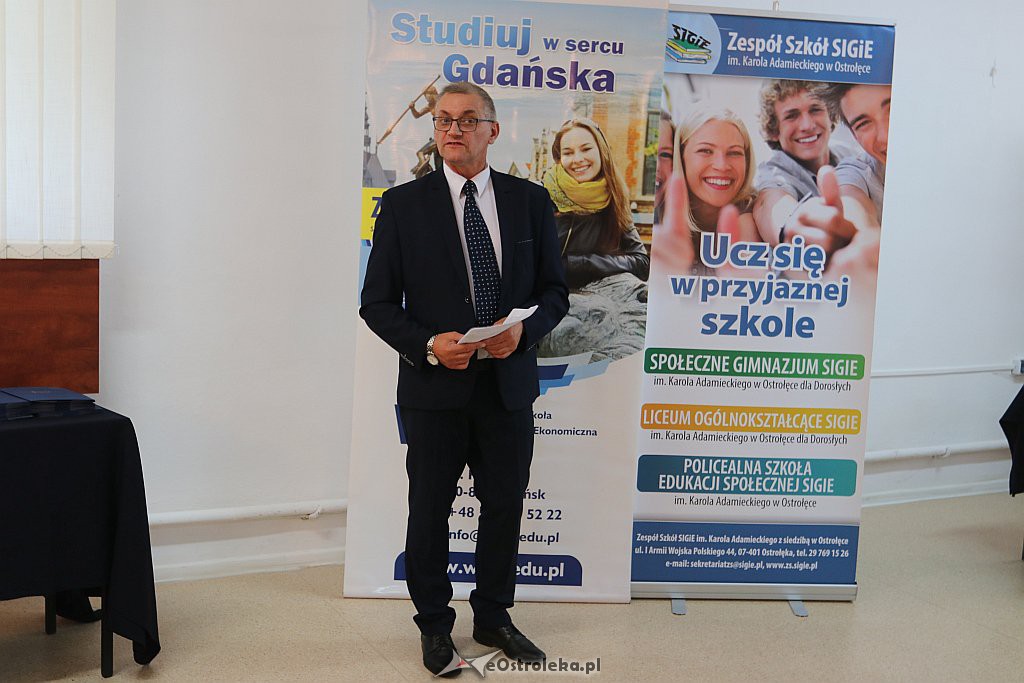 Wręczenie świadectw ukończenia studiów podyplomowych w Zespole Szkół SIGiE [28.08.2018] - zdjęcie #1 - eOstroleka.pl