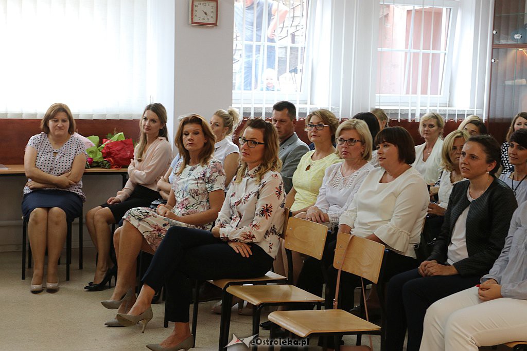 Wręczenie świadectw ukończenia studiów podyplomowych w Zespole Szkół SIGiE [28.08.2018] - zdjęcie #3 - eOstroleka.pl