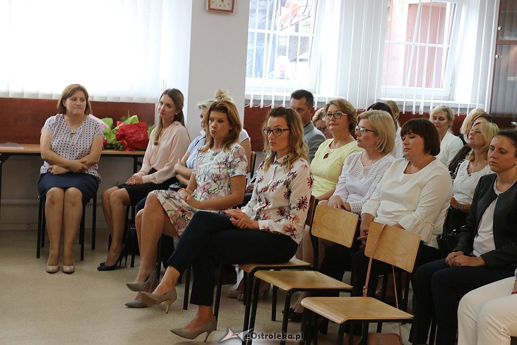 Wręczenie świadectw ukończenia studiów podyplomowych w Zespole Szkół SIGiE [28.08.2018] - zdjęcie #13 - eOstroleka.pl