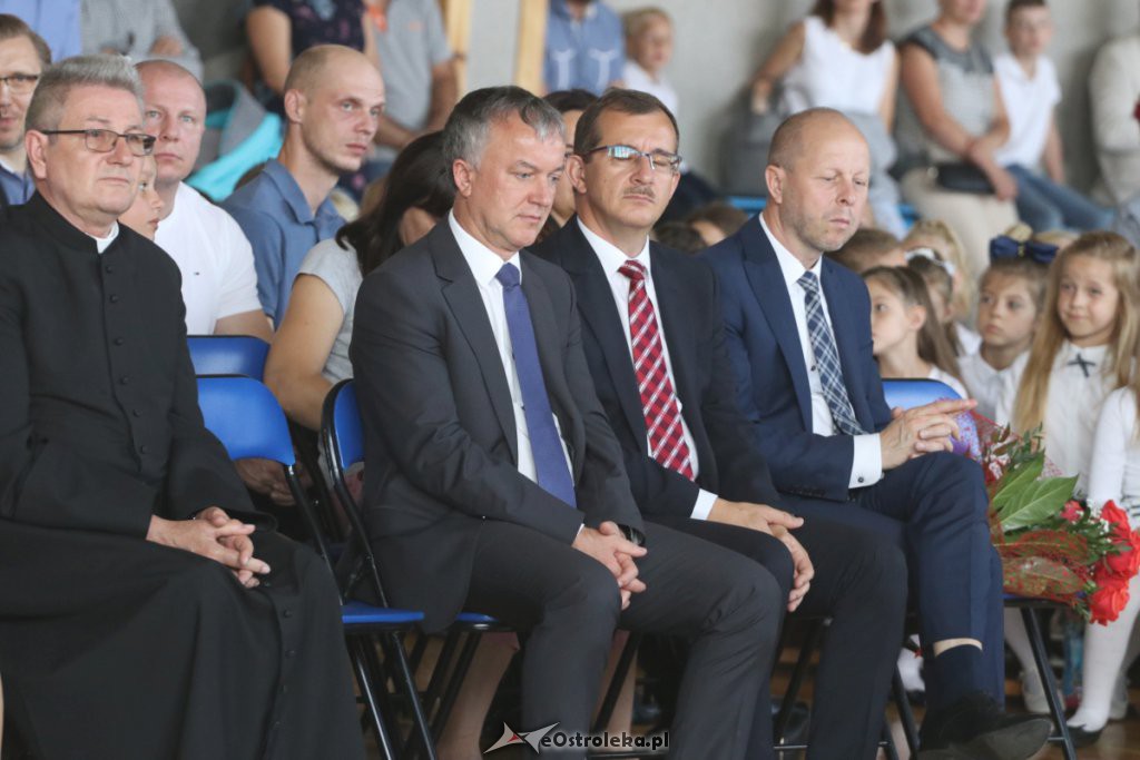 Rozpoczęcie roku szkolnego w SP 10 w Ostrołęce [03.09.2018] - zdjęcie #1 - eOstroleka.pl