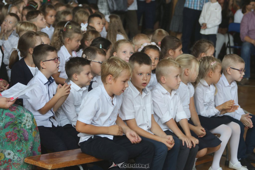 Rozpoczęcie roku szkolnego w SP 10 w Ostrołęce [03.09.2018] - zdjęcie #5 - eOstroleka.pl