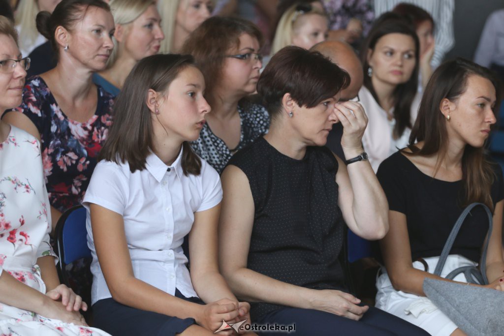 Rozpoczęcie roku szkolnego w SP 10 w Ostrołęce [03.09.2018] - zdjęcie #7 - eOstroleka.pl