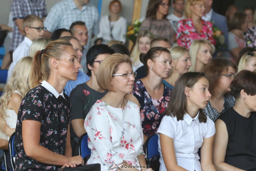 Rozpoczęcie roku szkolnego w SP 10 w Ostrołęce [03.09.2018] - zdjęcie #8 - eOstroleka.pl