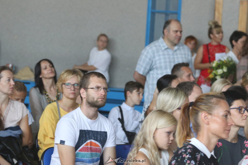 Rozpoczęcie roku szkolnego w SP 10 w Ostrołęce [03.09.2018] - zdjęcie #13 - eOstroleka.pl