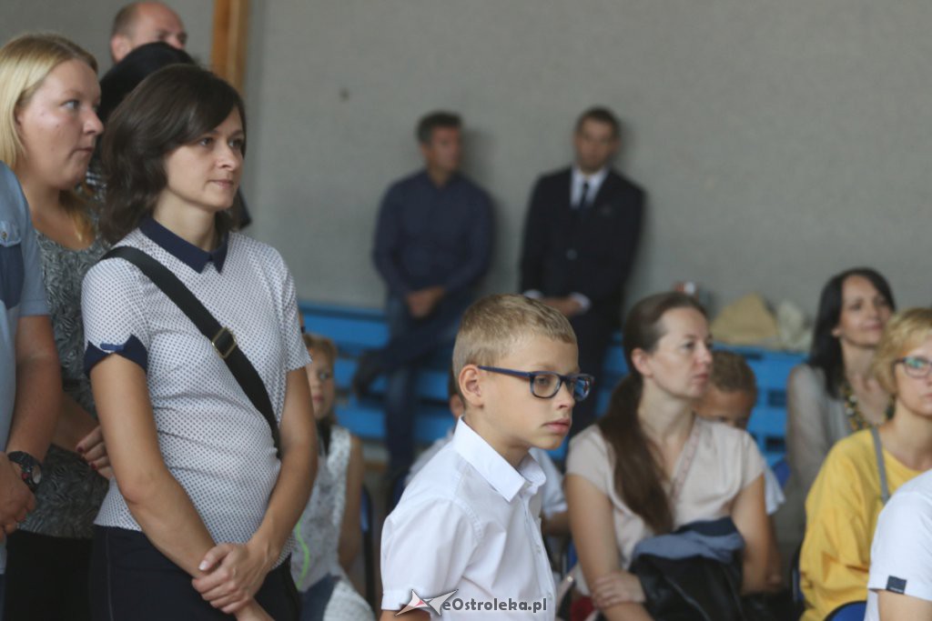 Rozpoczęcie roku szkolnego w SP 10 w Ostrołęce [03.09.2018] - zdjęcie #14 - eOstroleka.pl
