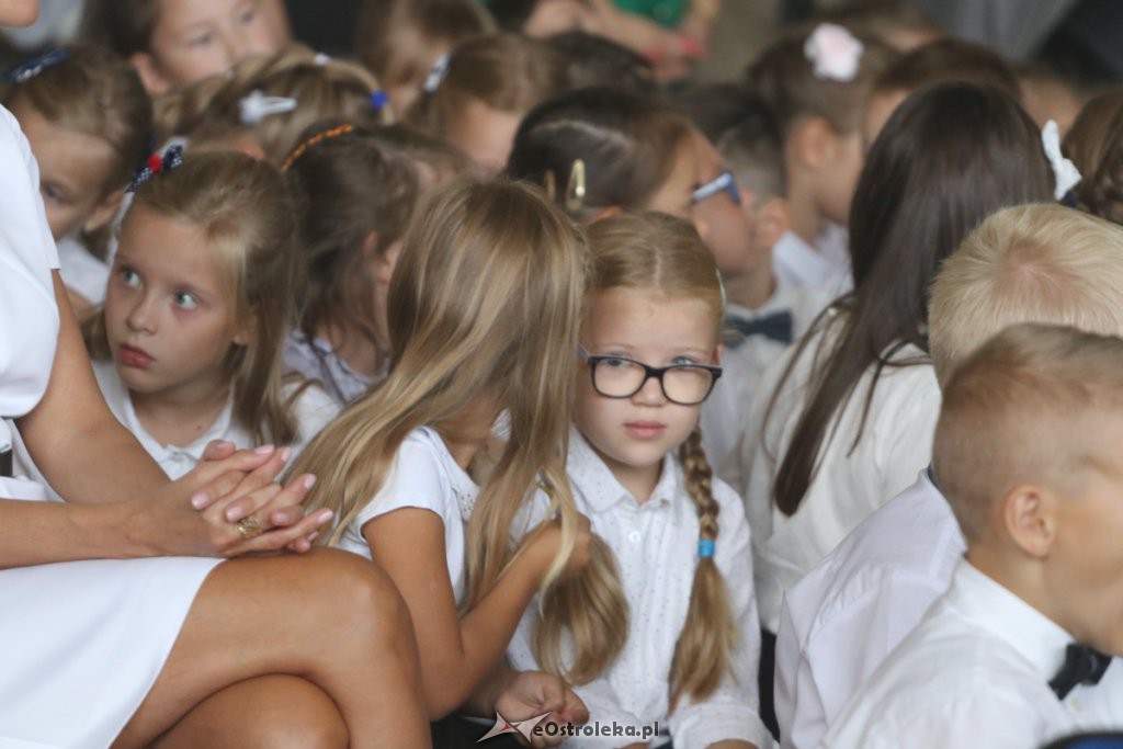 Rozpoczęcie roku szkolnego w SP 10 w Ostrołęce [03.09.2018] - zdjęcie #25 - eOstroleka.pl
