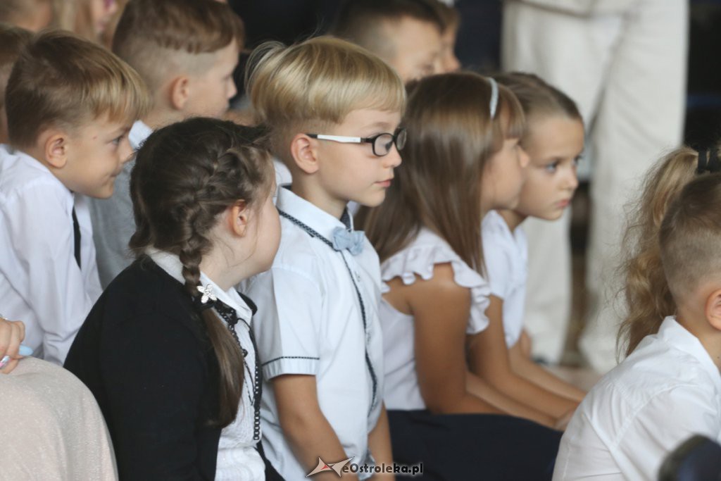 Rozpoczęcie roku szkolnego w SP 10 w Ostrołęce [03.09.2018] - zdjęcie #27 - eOstroleka.pl