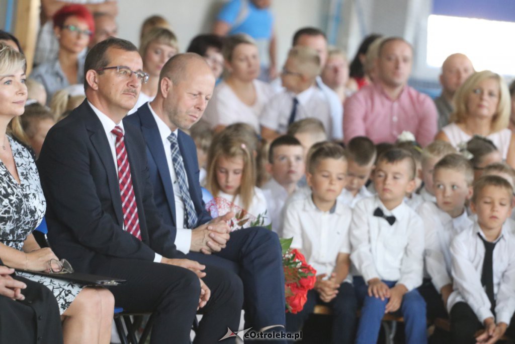 Rozpoczęcie roku szkolnego w SP 10 w Ostrołęce [03.09.2018] - zdjęcie #29 - eOstroleka.pl