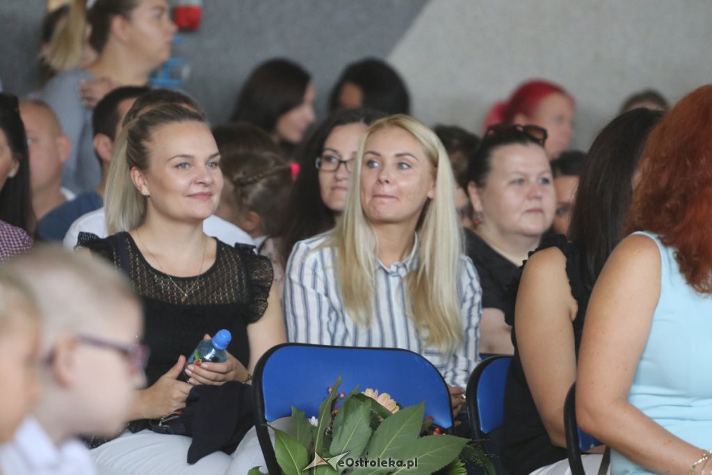 Rozpoczęcie roku szkolnego w SP 10 w Ostrołęce [03.09.2018] - zdjęcie #32 - eOstroleka.pl