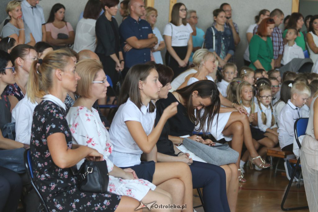 Rozpoczęcie roku szkolnego w SP 10 w Ostrołęce [03.09.2018] - zdjęcie #39 - eOstroleka.pl