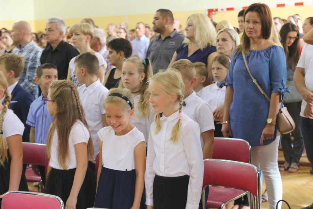 Rozpoczęcie roku szkolnego w SP 6 w Ostrołęce [03.09.2018] - zdjęcie #11 - eOstroleka.pl