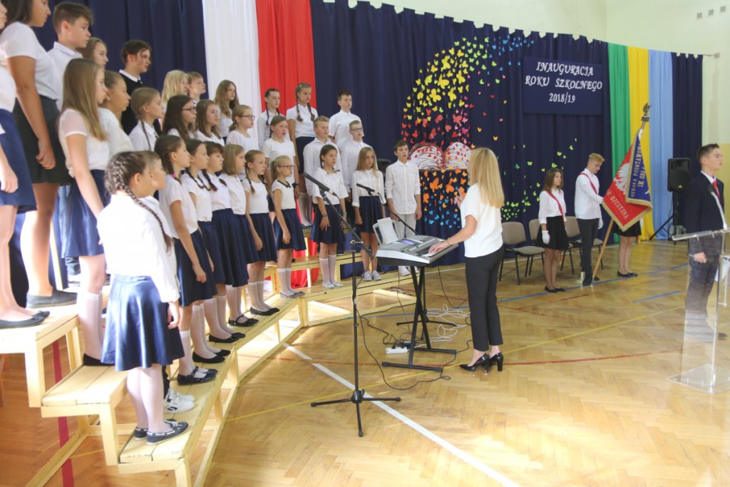Rozpoczęcie roku szkolnego w SP 6 w Ostrołęce [03.09.2018] - zdjęcie #14 - eOstroleka.pl