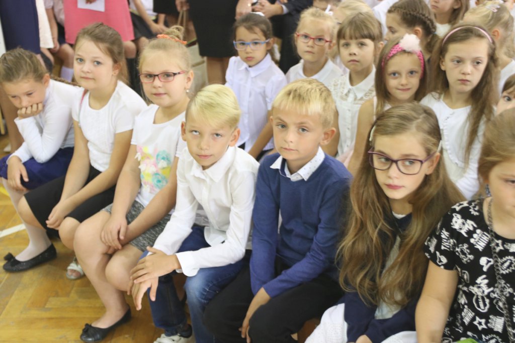 Rozpoczęcie roku szkolnego w SP 6 w Ostrołęce [03.09.2018] - zdjęcie #19 - eOstroleka.pl