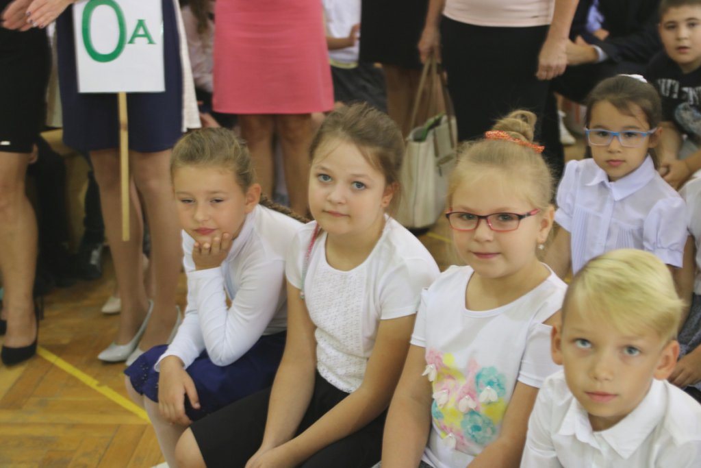 Rozpoczęcie roku szkolnego w SP 6 w Ostrołęce [03.09.2018] - zdjęcie #20 - eOstroleka.pl