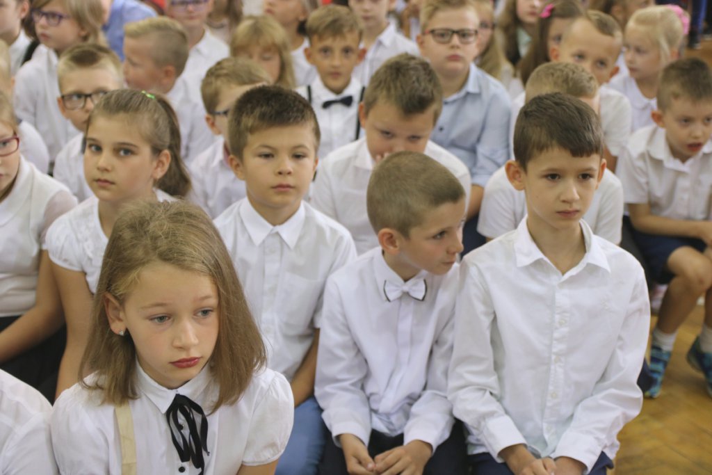 Rozpoczęcie roku szkolnego w SP 6 w Ostrołęce [03.09.2018] - zdjęcie #24 - eOstroleka.pl