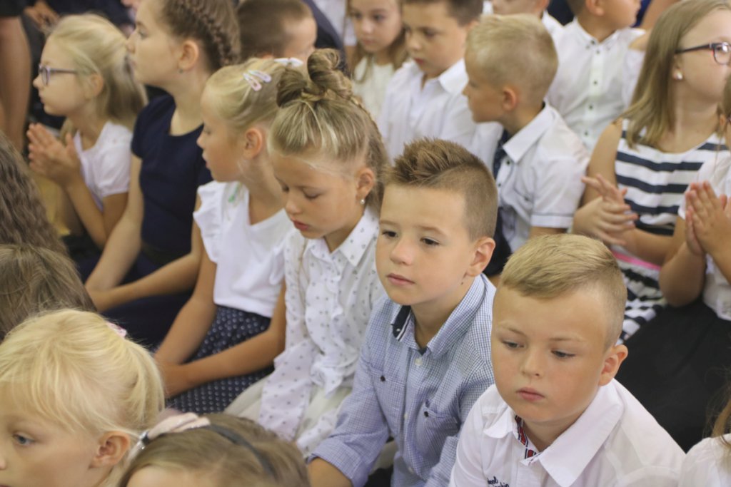 Rozpoczęcie roku szkolnego w SP 6 w Ostrołęce [03.09.2018] - zdjęcie #25 - eOstroleka.pl