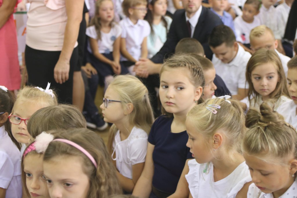 Rozpoczęcie roku szkolnego w SP 6 w Ostrołęce [03.09.2018] - zdjęcie #26 - eOstroleka.pl