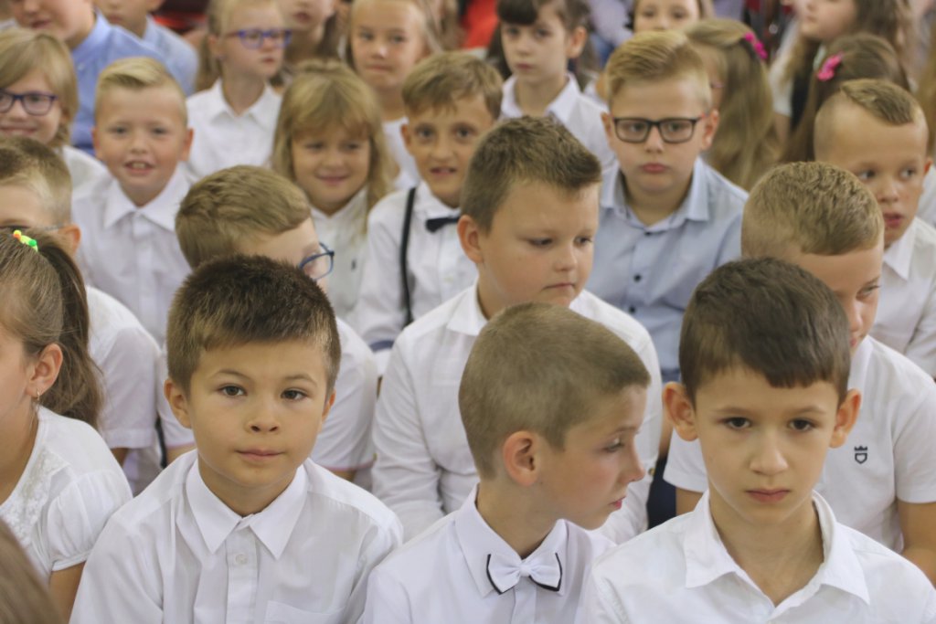 Rozpoczęcie roku szkolnego w SP 6 w Ostrołęce [03.09.2018] - zdjęcie #29 - eOstroleka.pl