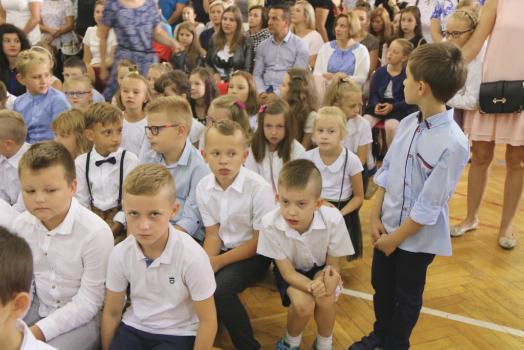 Rozpoczęcie roku szkolnego w SP 6 w Ostrołęce [03.09.2018] - zdjęcie #30 - eOstroleka.pl