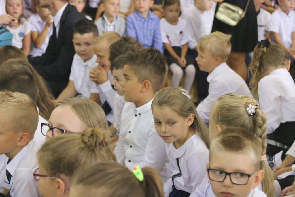 Rozpoczęcie roku szkolnego w SP 6 w Ostrołęce [03.09.2018] - zdjęcie #33 - eOstroleka.pl