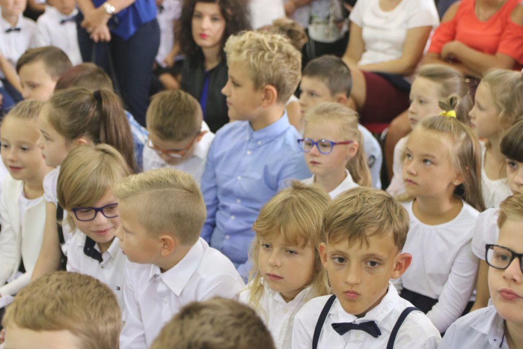 Rozpoczęcie roku szkolnego w SP 6 w Ostrołęce [03.09.2018] - zdjęcie #35 - eOstroleka.pl