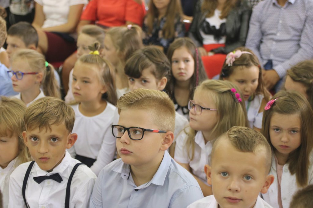 Rozpoczęcie roku szkolnego w SP 6 w Ostrołęce [03.09.2018] - zdjęcie #36 - eOstroleka.pl