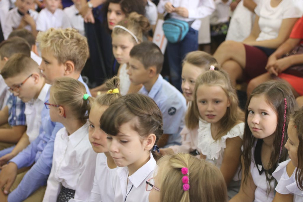 Rozpoczęcie roku szkolnego w SP 6 w Ostrołęce [03.09.2018] - zdjęcie #38 - eOstroleka.pl