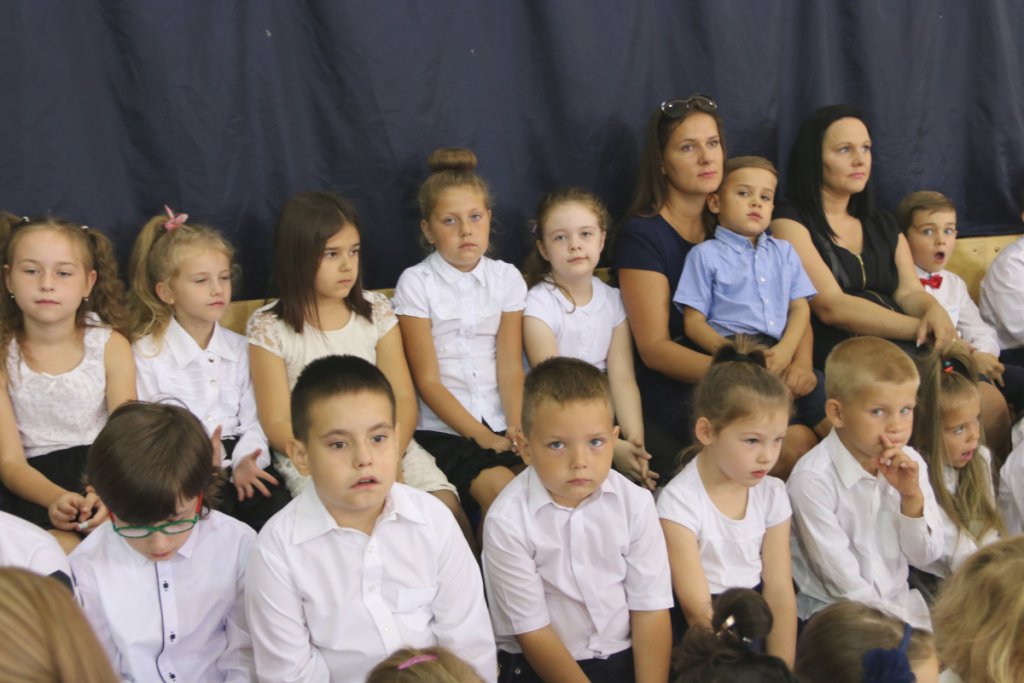 Rozpoczęcie roku szkolnego w SP 6 w Ostrołęce [03.09.2018] - zdjęcie #56 - eOstroleka.pl