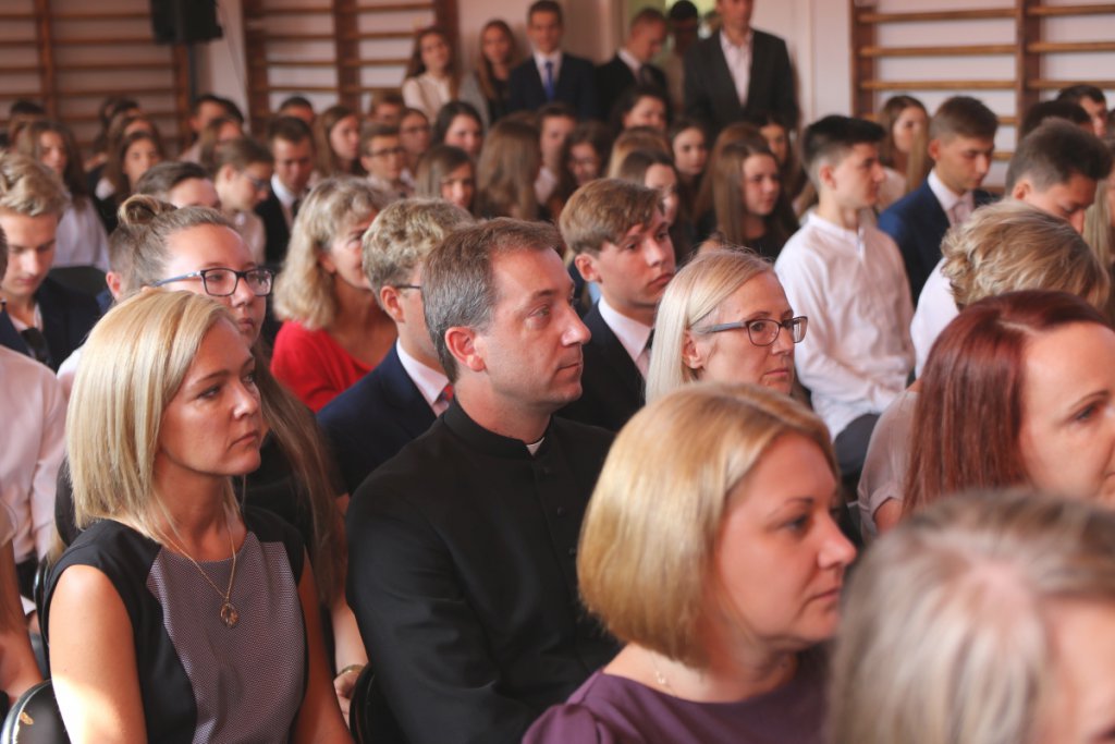 Rozpoczęcie roku szkolnego w II LO w Ostrołęce [03.09.2018] - zdjęcie #15 - eOstroleka.pl