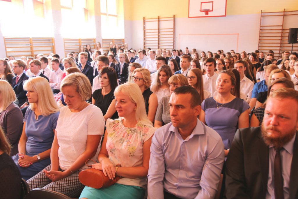 Rozpoczęcie roku szkolnego w II LO w Ostrołęce [03.09.2018] - zdjęcie #28 - eOstroleka.pl