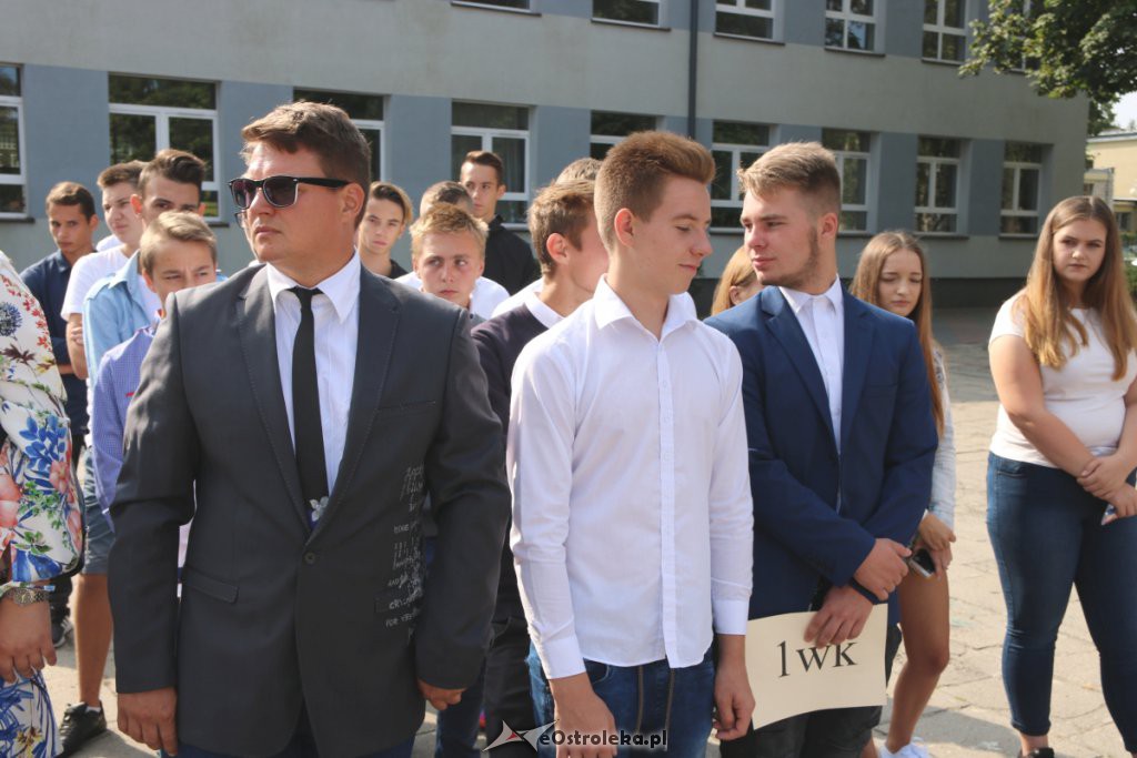 Rozpoczęcie roku szkolnego w ZSZ nr 2 w Ostrołęce [03.09.2018] - zdjęcie #29 - eOstroleka.pl