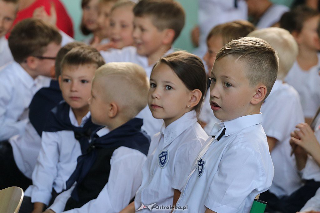 Rozpoczęcie roku szkolnego w SP 4 w Ostrołęce [03.09.2018] - zdjęcie #11 - eOstroleka.pl