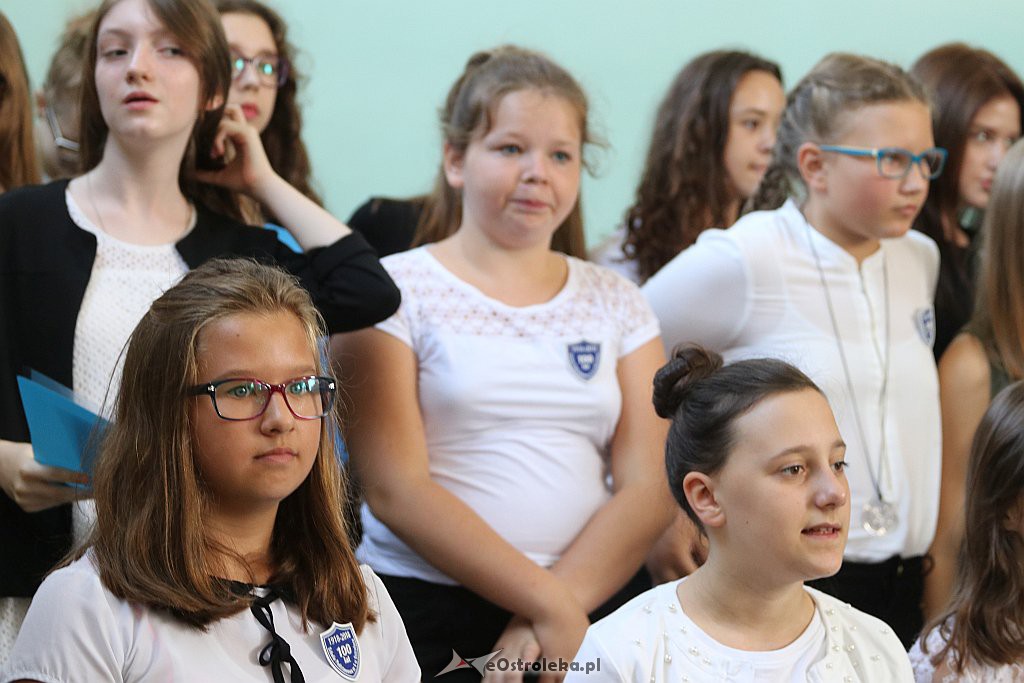 Rozpoczęcie roku szkolnego w SP 4 w Ostrołęce [03.09.2018] - zdjęcie #17 - eOstroleka.pl