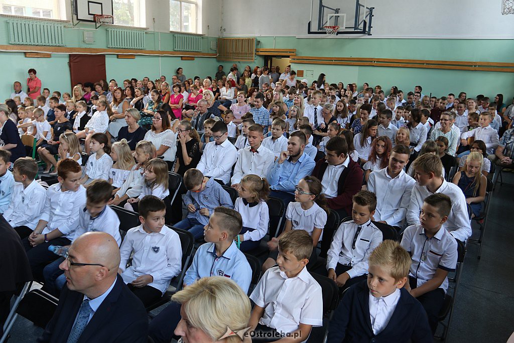 Rozpoczęcie roku szkolnego w SP 4 w Ostrołęce [03.09.2018] - zdjęcie #20 - eOstroleka.pl