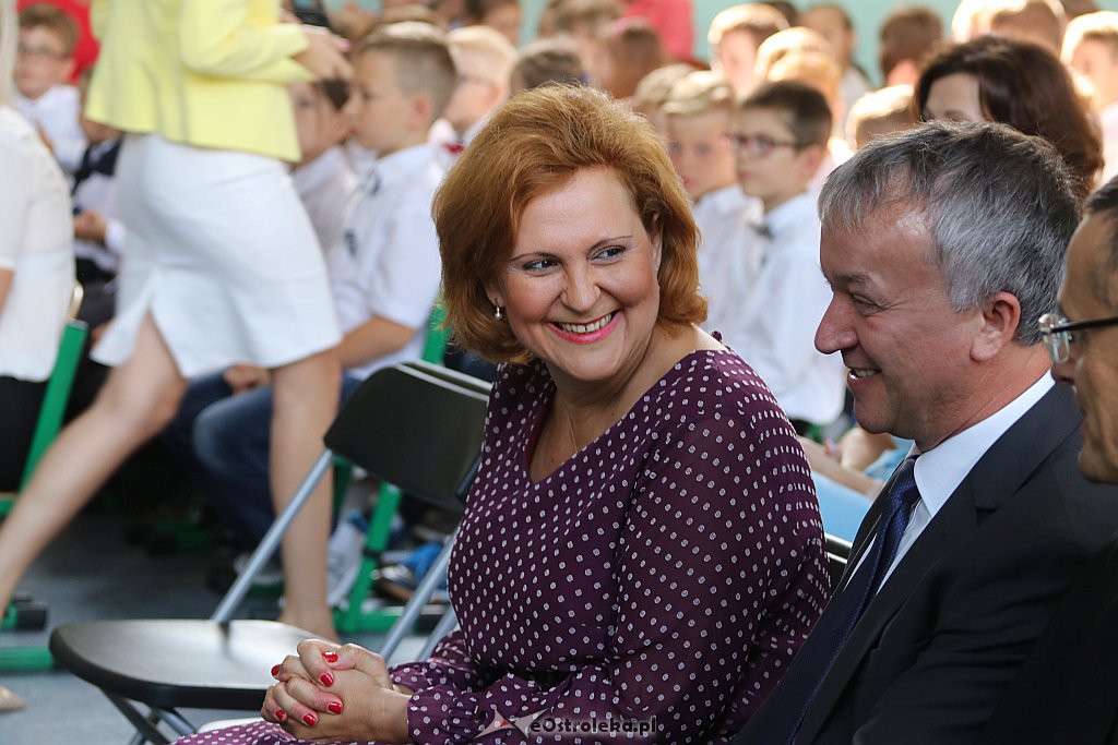 Rozpoczęcie roku szkolnego w SP 4 w Ostrołęce [03.09.2018] - zdjęcie #22 - eOstroleka.pl