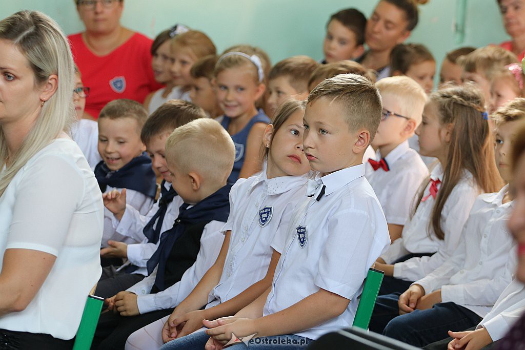 Rozpoczęcie roku szkolnego w SP 4 w Ostrołęce [03.09.2018] - zdjęcie #23 - eOstroleka.pl