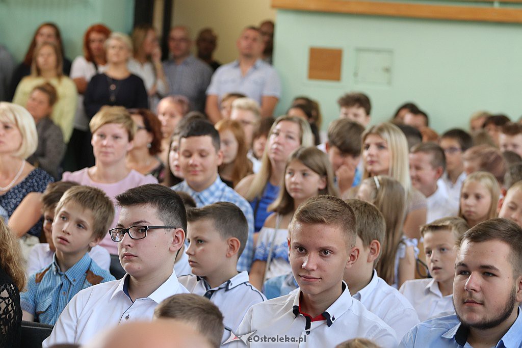 Rozpoczęcie roku szkolnego w SP 4 w Ostrołęce [03.09.2018] - zdjęcie #26 - eOstroleka.pl