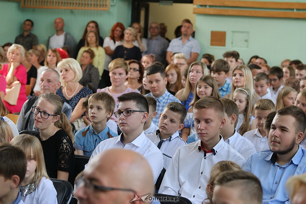 Rozpoczęcie roku szkolnego w SP 4 w Ostrołęce [03.09.2018] - zdjęcie #33 - eOstroleka.pl