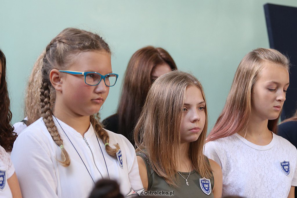 Rozpoczęcie roku szkolnego w SP 4 w Ostrołęce [03.09.2018] - zdjęcie #37 - eOstroleka.pl