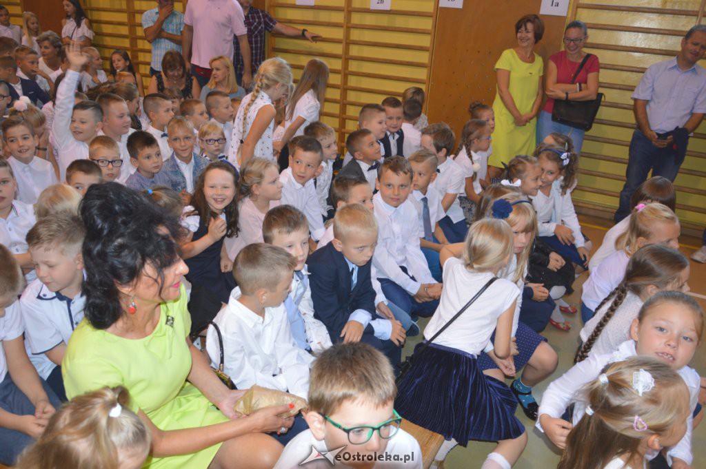 Rozpoczęcie roku szkolnego w SP nr 3 [03.09.2018] - zdjęcie #2 - eOstroleka.pl
