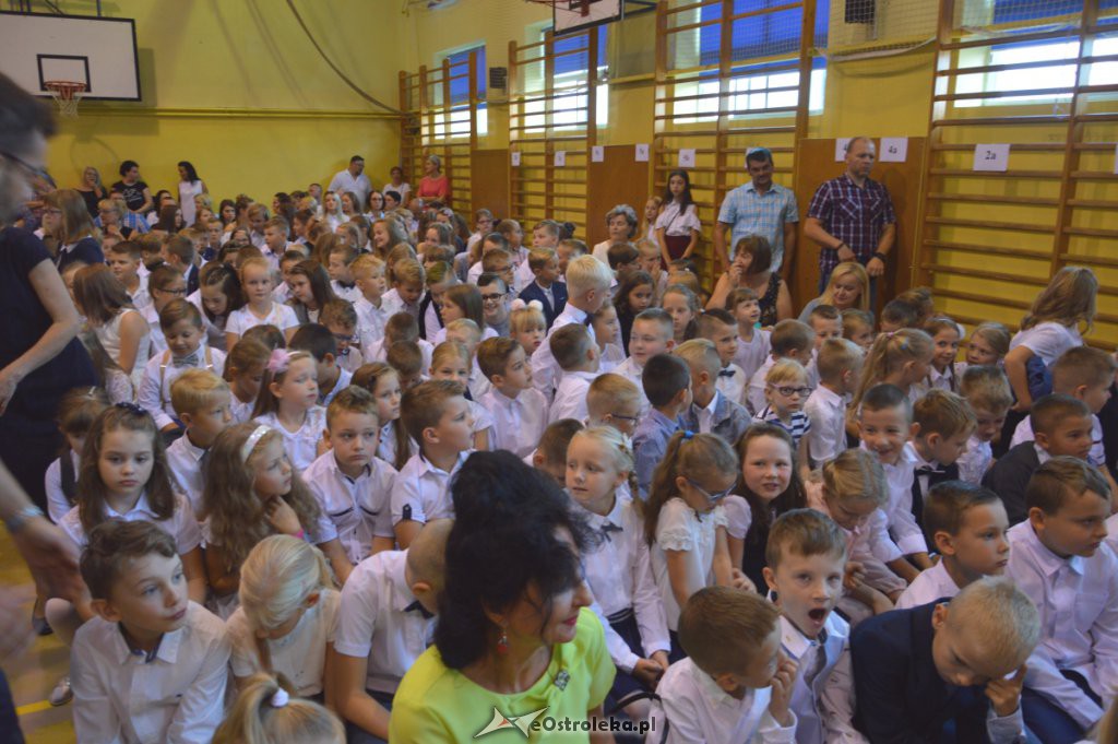 Rozpoczęcie roku szkolnego w SP nr 3 [03.09.2018] - zdjęcie #3 - eOstroleka.pl